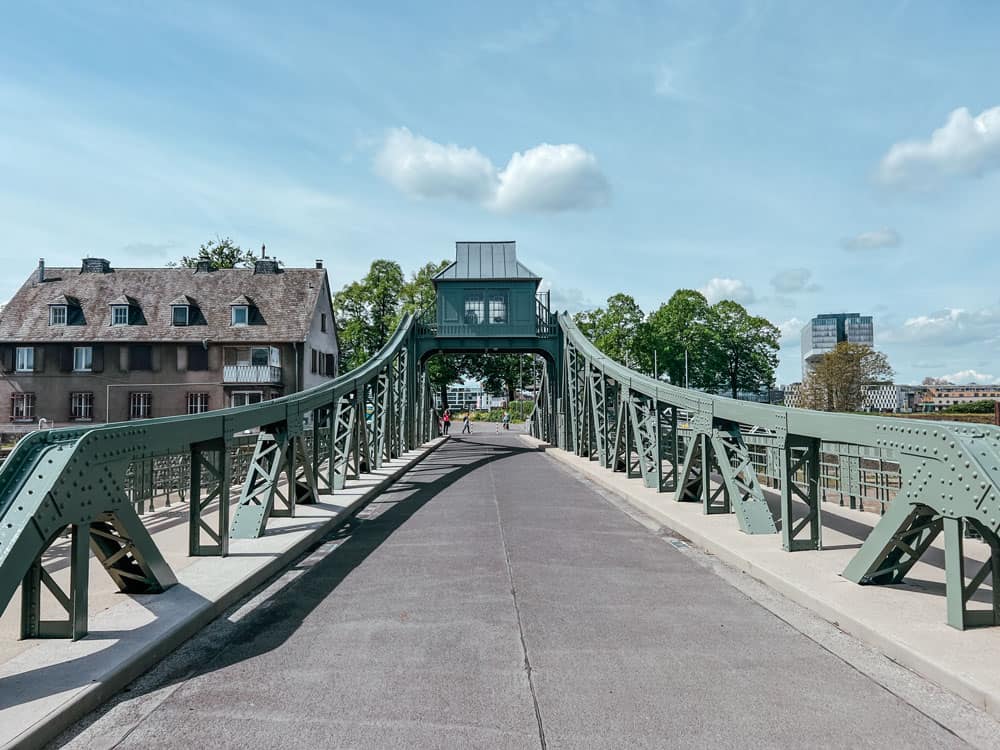 Rheinauhafen Poller Wiesen Brücke - Walk and Wonder